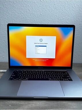 Apple MacBook Pro 15.4" (2TB
SSD, Intel Core i9 9th Gen., 2.4
GHz, 32GB) Laptop
